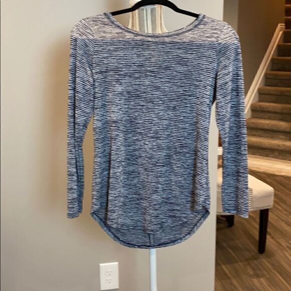 Athleta peek a boo back Long sleeve top XS - Picture 1 of 5